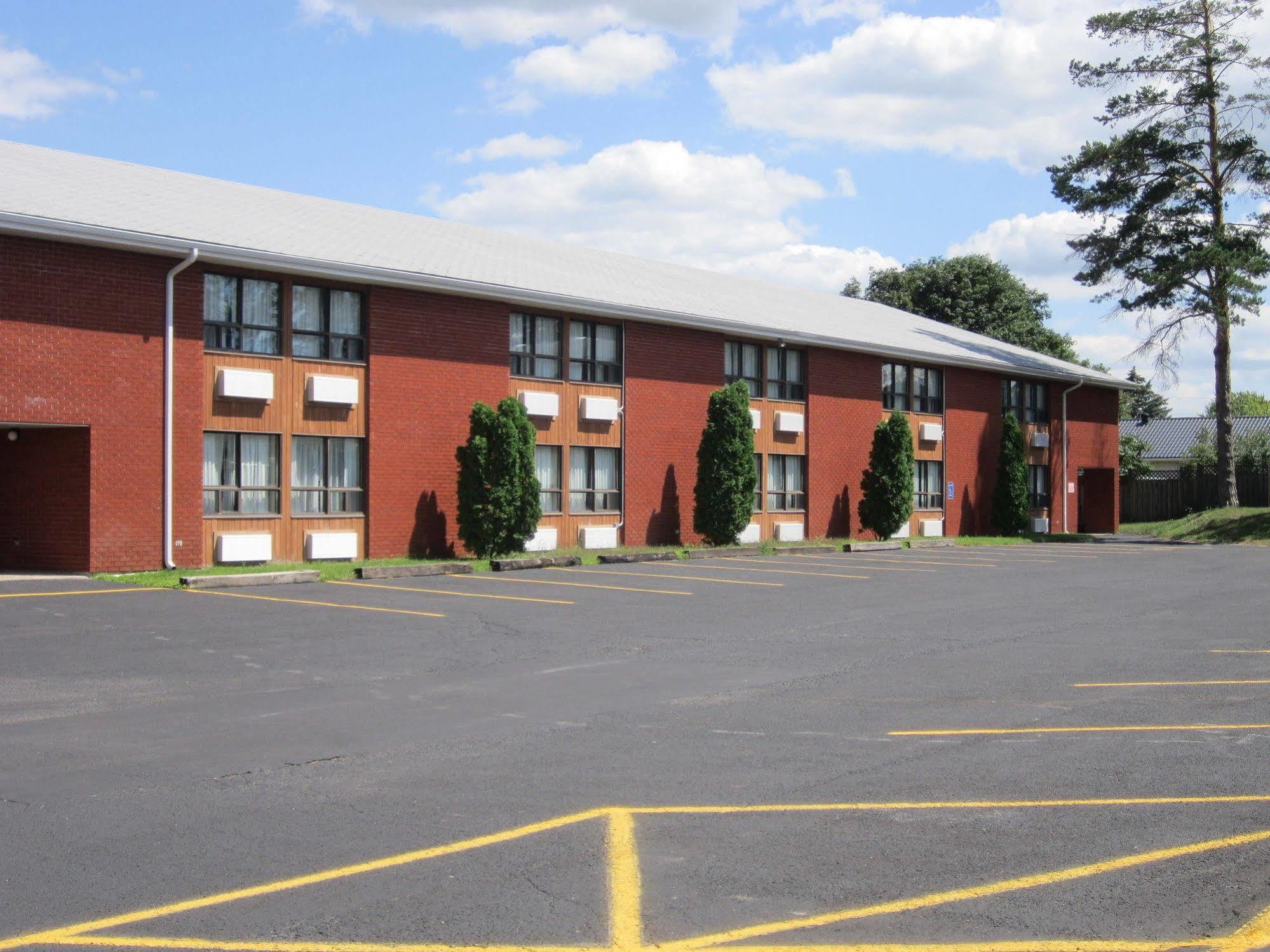 Red Pine Inn & Conference Centre Alliston Eksteriør billede